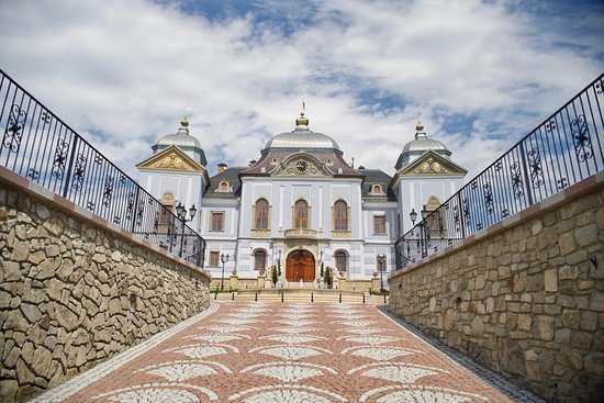 Kastil di Slovakia Untuk Pernikahan Sempurna